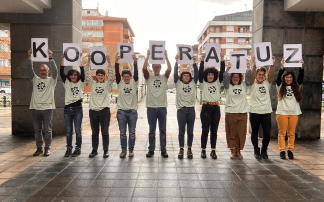 Representantes de las empresas que forman parte de BDSKoop, esta mañana durante la presentación de la nueva edición de Kooperatuz.