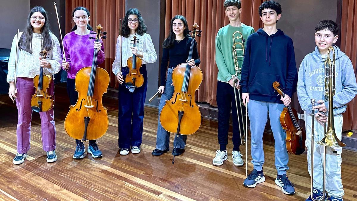 Los siete estudiantes del conservatorio Bartolomé Ertzilla que participarán en la EIO Txiki.