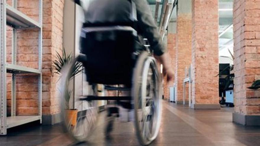 Una persona en silla de ruedas, en una imagen de archivo.