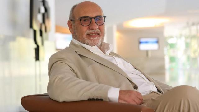 António Vitorino posa en el hall de Bizkaia Aretoa, donde recientemente participó como ponente en un curso de verano de EHU.