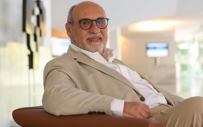 António Vitorino posa en el hall de Bizkaia Aretoa, donde recientemente participó como ponente en un curso de verano de EHU.