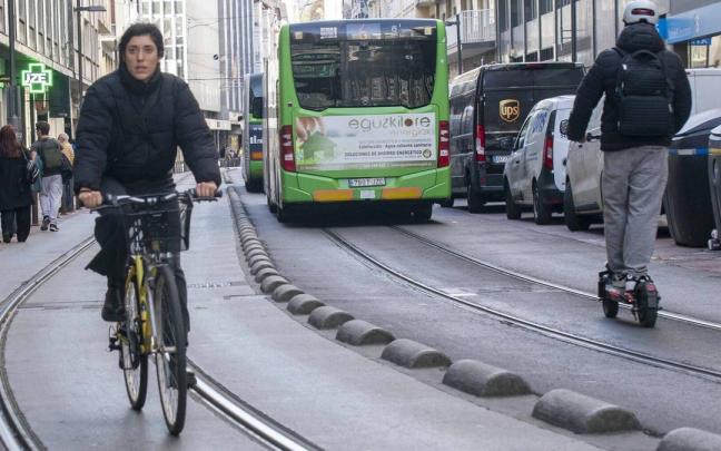 Las bicicletas y los patinetes eléctricos se han hecho habituales en nuestras ciudades.