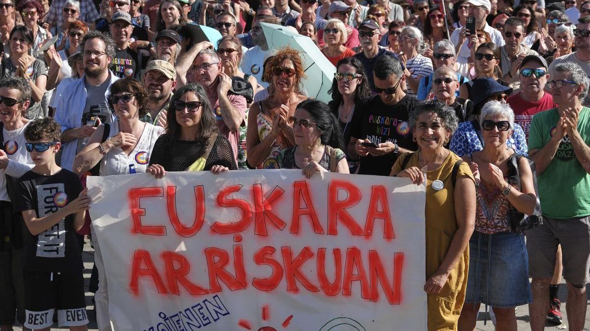 Participantes en la Marcha Euskaltzale organizada el 13 de junio en Iruñea por Kontseilua.