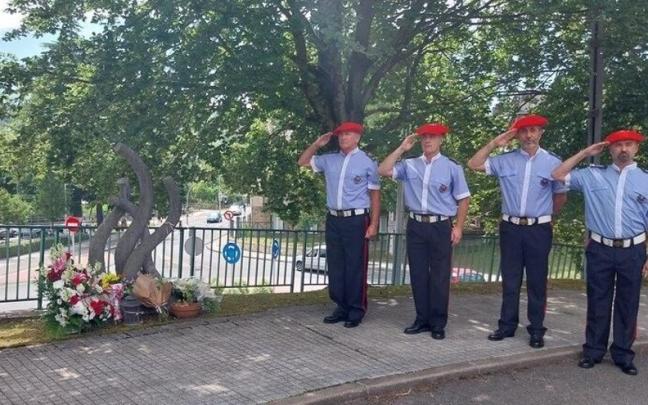 La Ertzaintza homenajea a Mikel Uribe Aurkia, subcomisario asesinado por ETA en Leaburu en el año 2001.