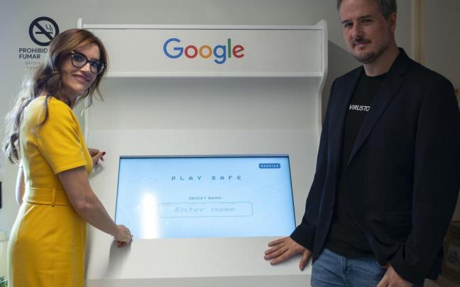 La directiva de Google y experta en ciberseguridad, Cristina Pitarch, junto al estratega de inteligencia de amenazas en VirusTotal, Vicente Díaz