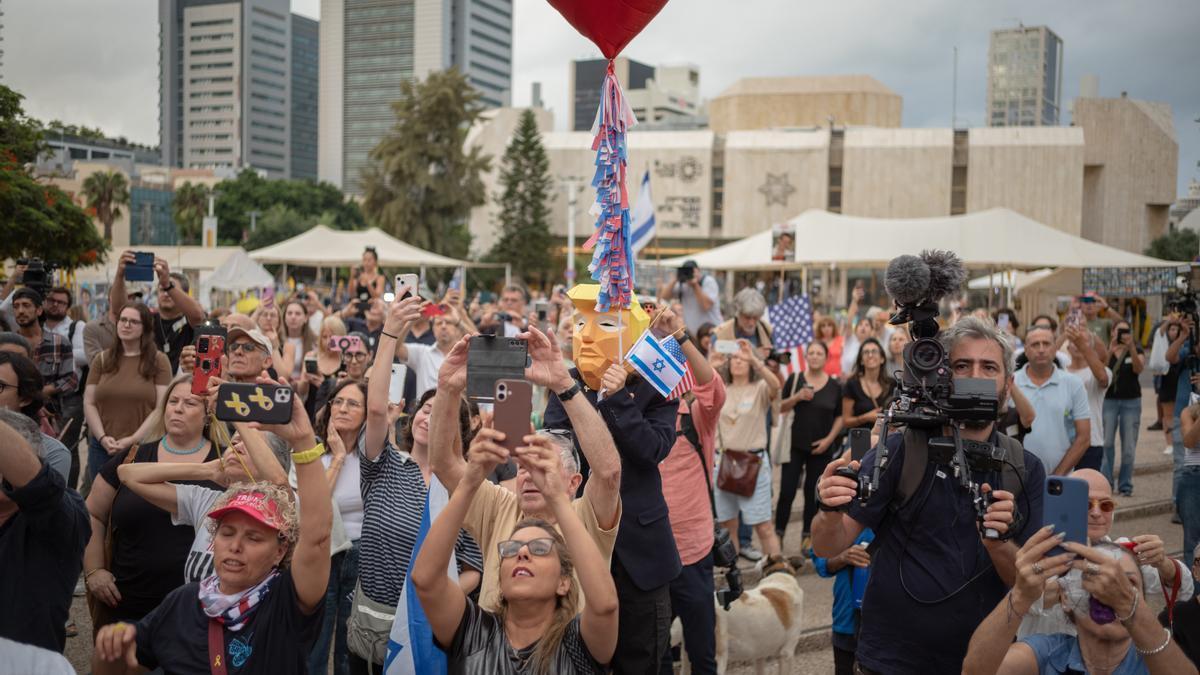 Celebración del alto el fuego en Tel Aviv.