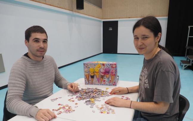 Iñigo Gorritxo y Nerea Soraluze, en Elkargunea, escenario del campeonato de puzzles.