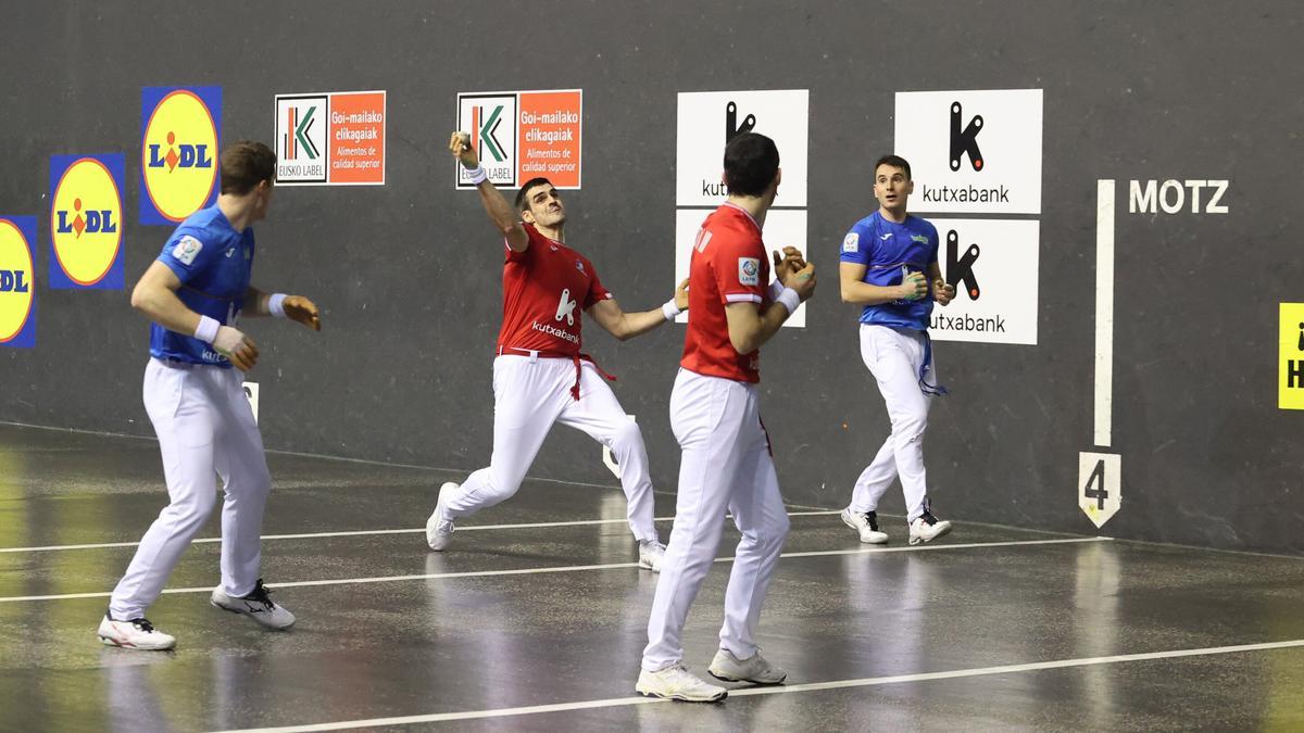 Artola-Imaz vencen a Altuna III-Ezkurdia en la quinta jornada del Campeonato de Parejas en el Atano III de Donostia.