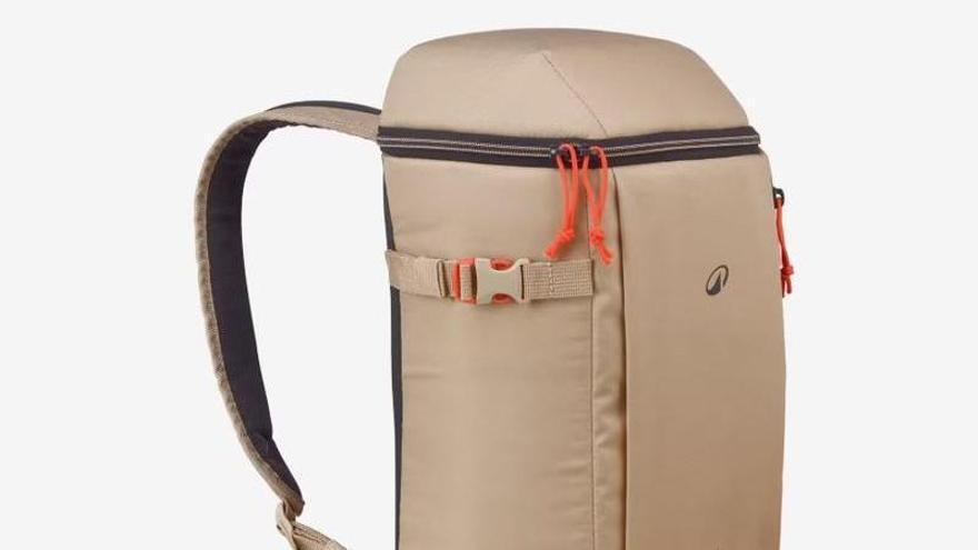 Imagen de la mochila nevera isotérmica y compacta Quechua 100 de Decathlon