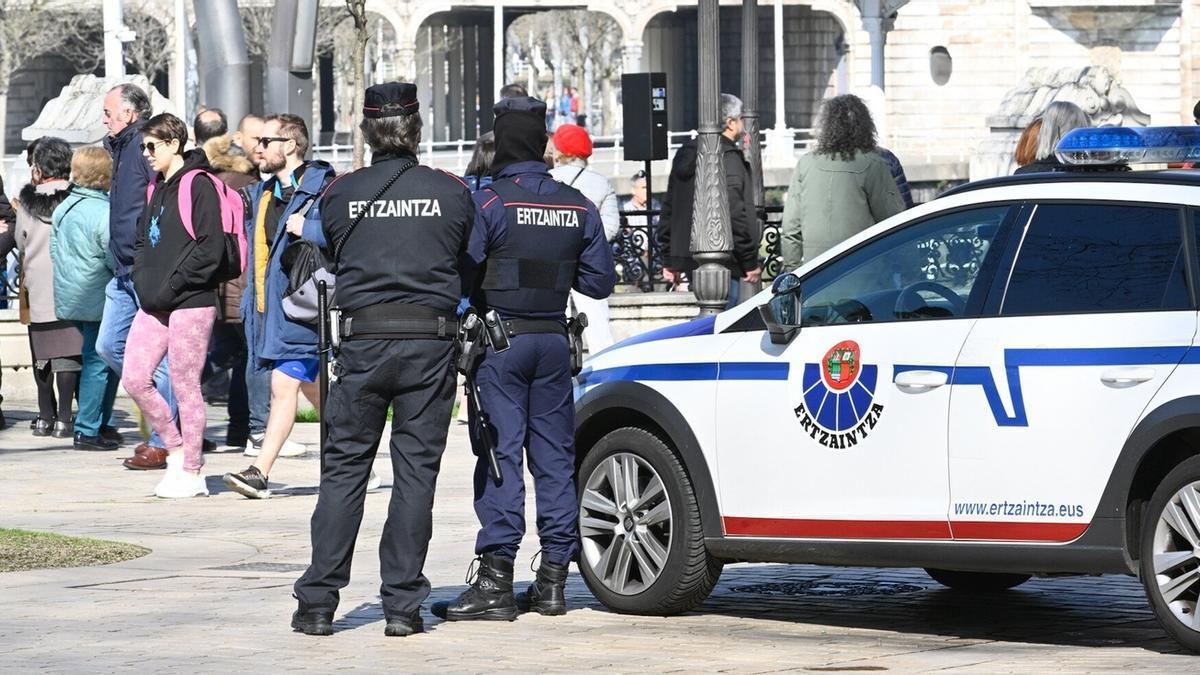 Los ciudadanos valoran positivamente la presencia de agentes en la calle.