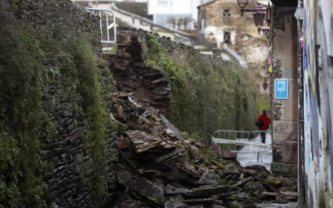 El incidente se ha producido a la altura de la Rúa do Moucho, entre las puertas del Carme y Santiago.