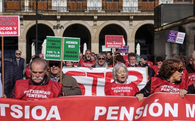 Movimiento de Pensionistas de Navarra reclamando la revalorización automática de las pensiones conforme al IPC.
