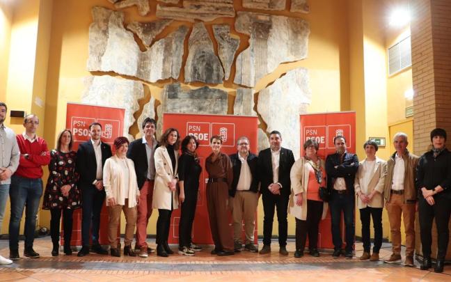 Chivite, en el centro, con los candidatos y candidatas a alcadías Chivite, en el centro, con los candidatos y candidatas a alcadías