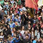 Participantes en la 24. Korrika 24, organizada por AEK bajo el lema "Euskara gara" (Somos euskera).