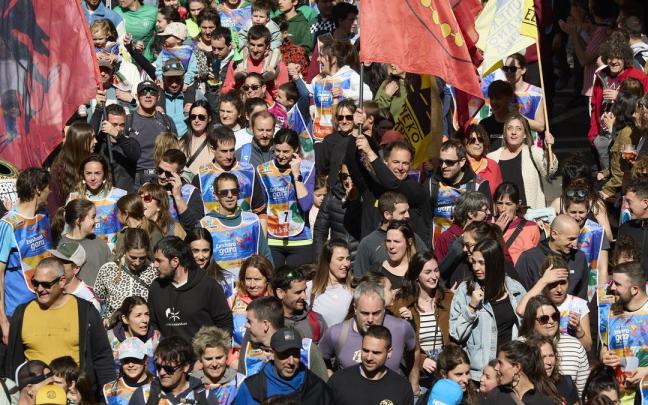 Participantes en la 24. Korrika 24, organizada por AEK bajo el lema "Euskara gara" (Somos euskera).