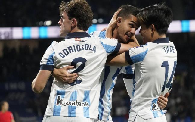 Los jugadores de la Real celebrando el gol de André Silva. / RUBEN PLAZA