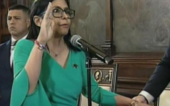 Delcy Rodríguez, jurando su cargo como presidenta de Venezuela