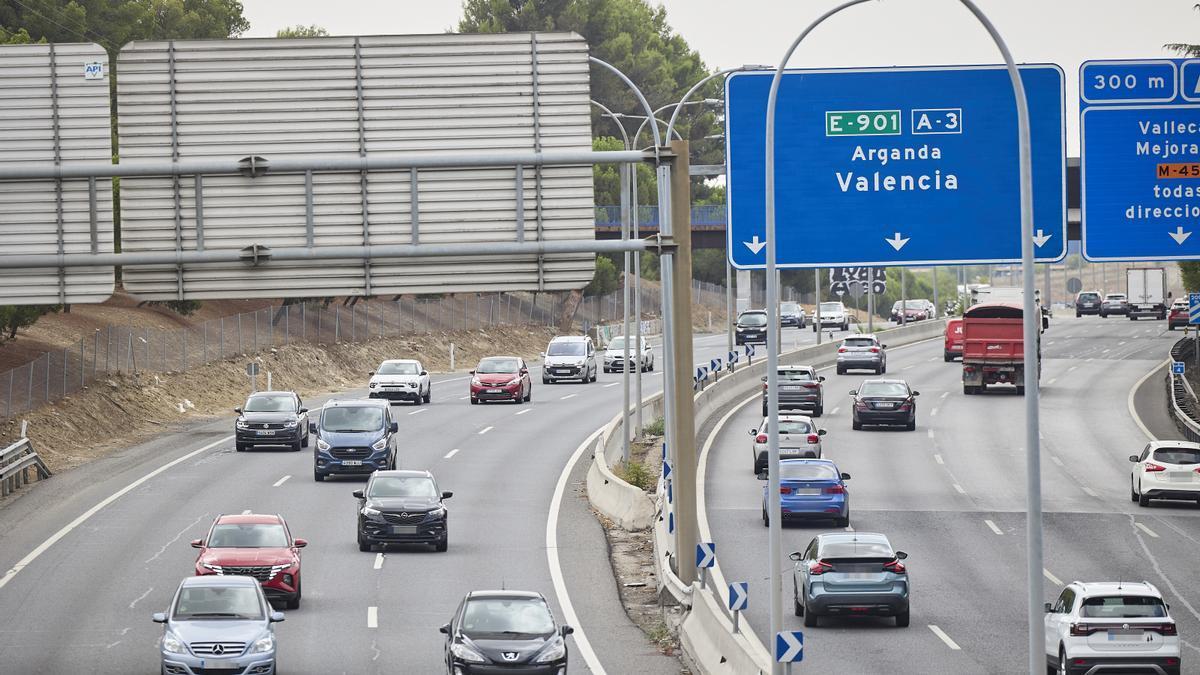 Imagen de recurso de vehículos circulando por una autovía