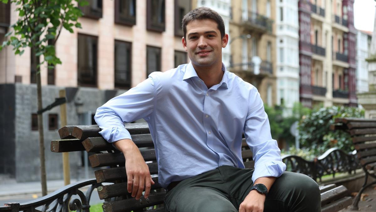 Joseba Díez Antxustegi posa para la entrevista