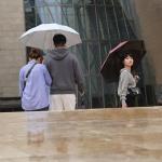 Varios turistas en el museo Guggenheim