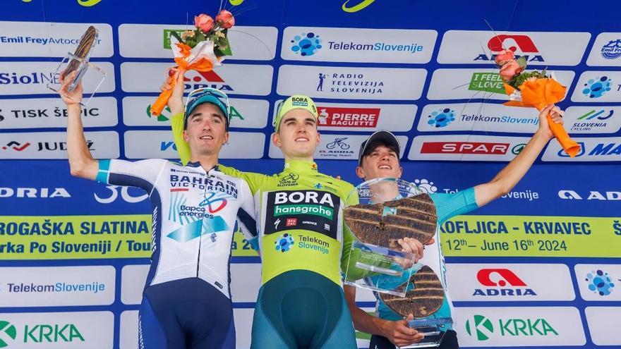 Pello Bilbao, segundo, con Aleotti, campeón, y Pellizzari, tercero.