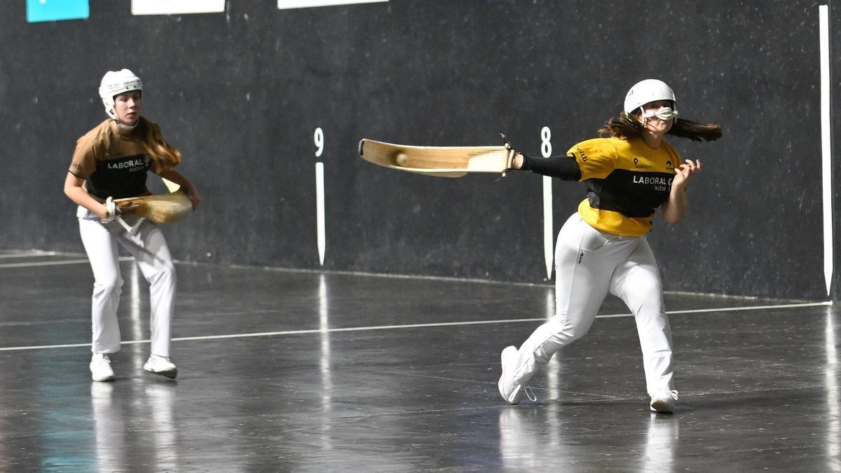 Helena Barrenetxea y Arai Lejardi, finalistas del Women Winter Series de cesta punta al derrotar a Maite Ortiz de Mendibil y Frida Watkins