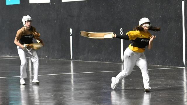 Helena Barrenetxea y Arai Lejardi, finalistas del Women Winter Series de cesta punta al derrotar a Maite Ortiz de Mendibil y Frida Watkins