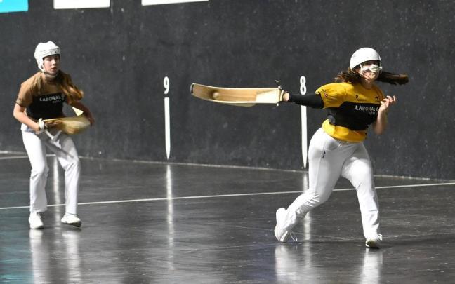 Helena Barrenetxea y Arai Lejardi, finalistas del Women Winter Series de cesta punta al derrotar a Maite Ortiz de Mendibil y Frida Watkins