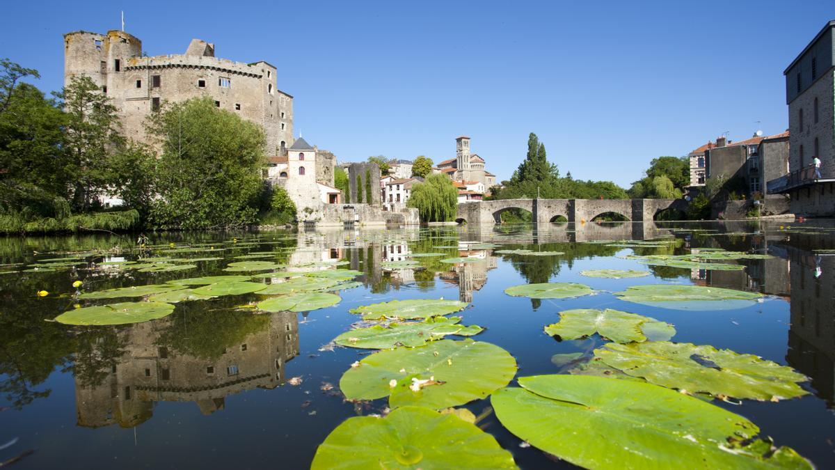 Vista panorámica de Clisson y su río Sèvre.