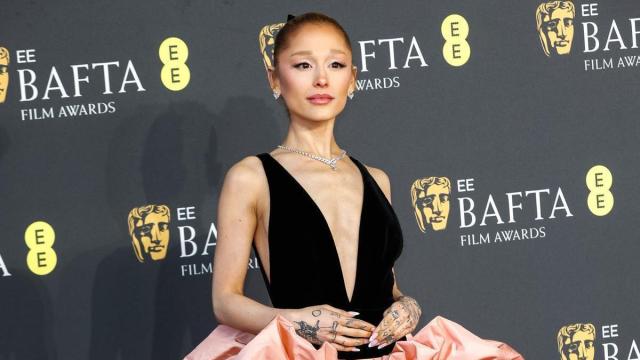 Ariana Grande se retira de los escenarios temporalmente.