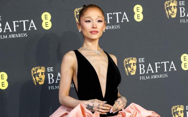 Ariana Grande se retira de los escenarios temporalmente.