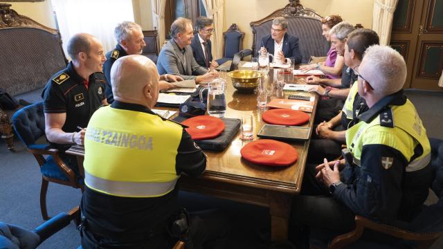 Policía Municipal y Ertzaintza han ultimado esta mañana los detalles del operativo