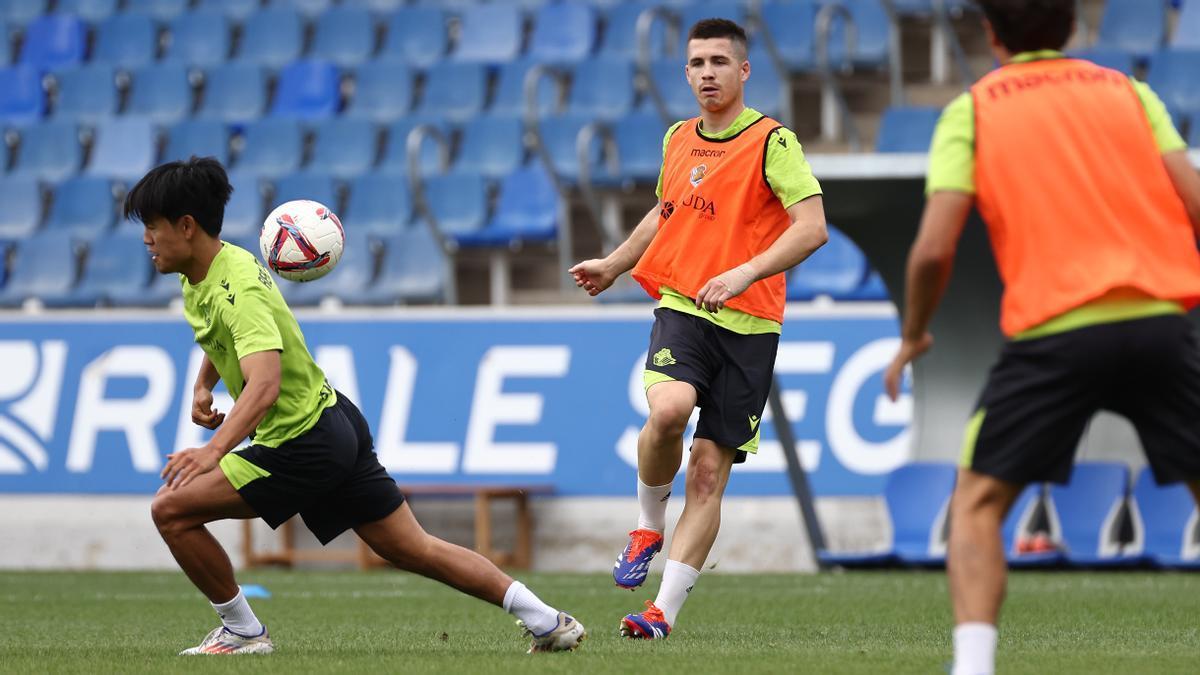 Igor Zubeldia, durante el entrenamiento de este miércoles en Zubieta. / REAL SOCIEDAD