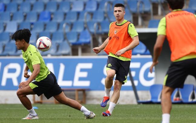 Igor Zubeldia, durante el entrenamiento de este miércoles en Zubieta. / REAL SOCIEDAD