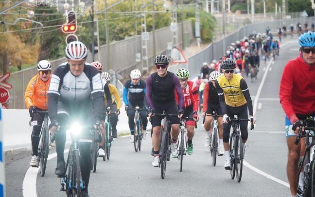 La primera edición se saldó con la participación de más de 300 ciclistas.