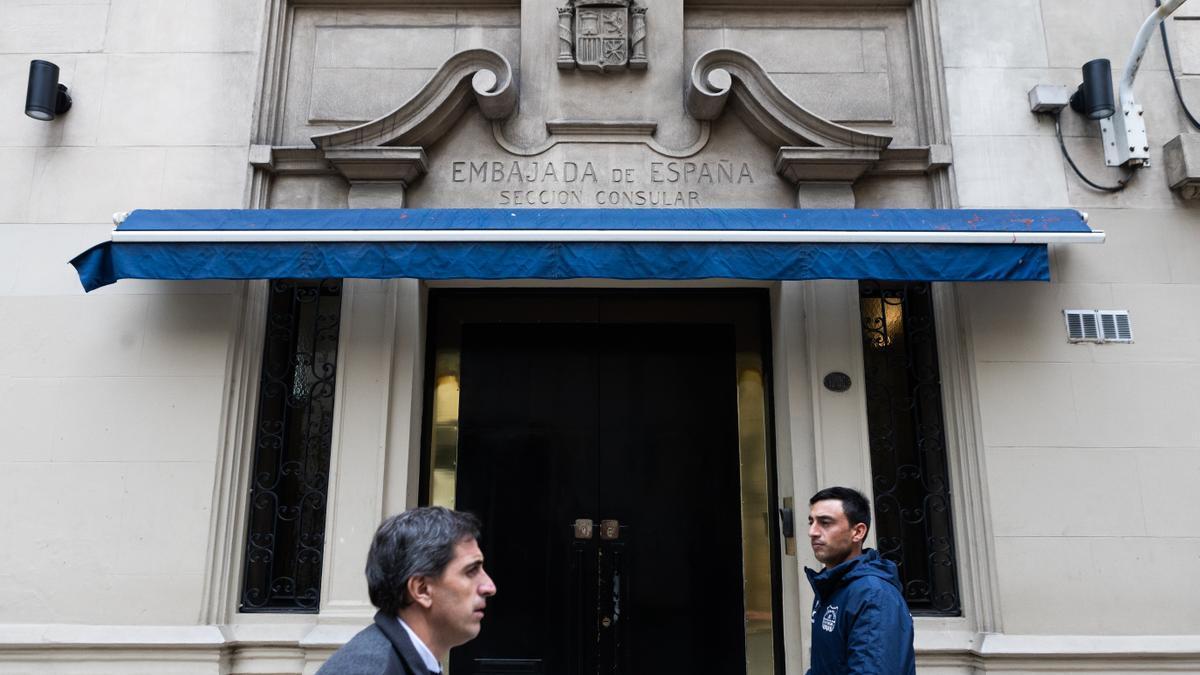 Fachada del Consulado de España, a 21 de mayo de 2024, en Buenos Aires (Argentina).