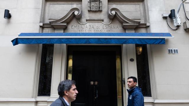 Fachada del Consulado de España, a 21 de mayo de 2024, en Buenos Aires (Argentina).