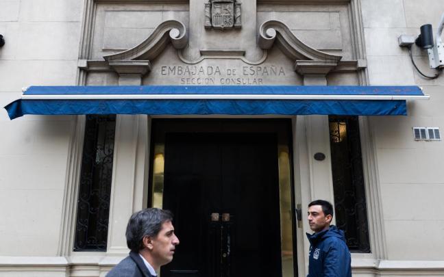 Fachada del Consulado de España, a 21 de mayo de 2024, en Buenos Aires (Argentina).
