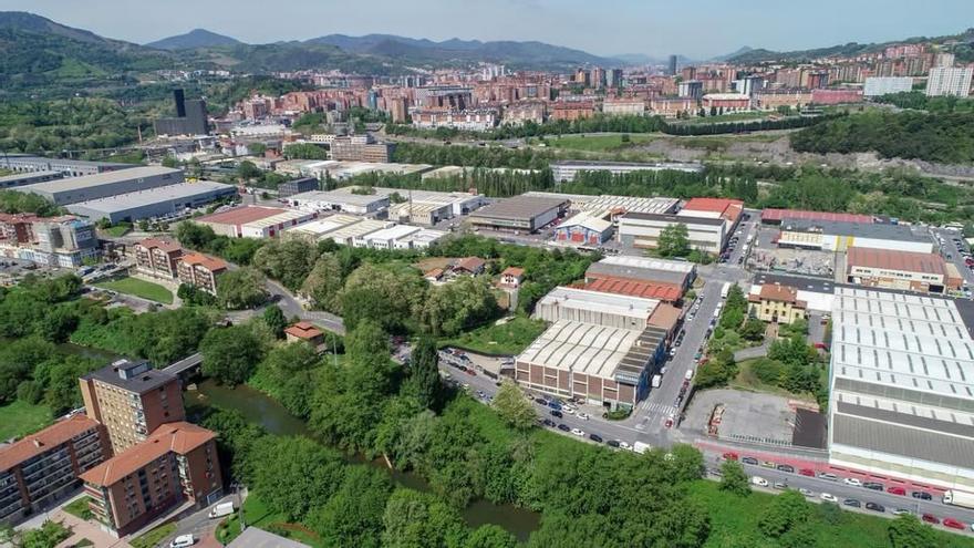 Vista del tejido industrial del municipio de Etxebarri