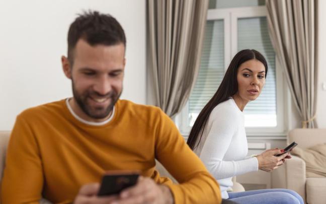 Los móviles permiten ocultar o restringir conversaciones y chats.