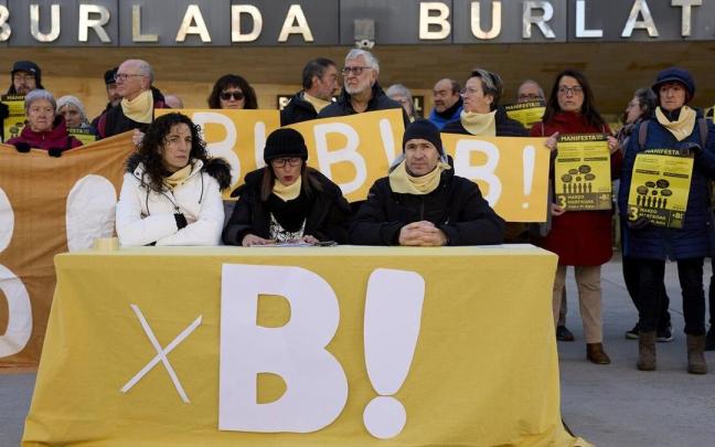 Presentaci&oacute;n en rueda de prensa de la plataforma popular 'Burlada para todas y todos', surgida para divulgar "diferentes problemas existentes en el pueblo por la gesti&oacute;n de la Alcald&iacute;a" y que ha convocado una manifestaci&oacute;n el s