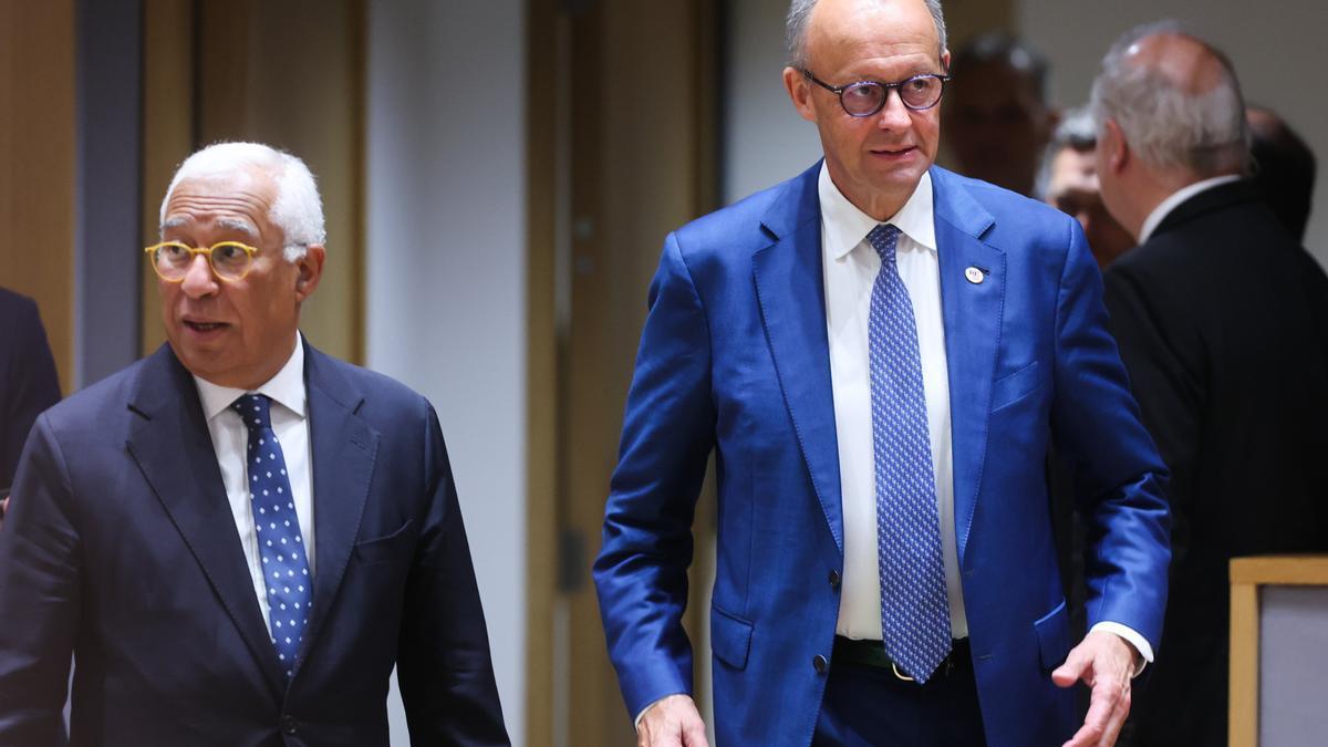 El presidente del Consejo Europa, António Costa, y el canciller alemán, Friedrich Merz, ayer.