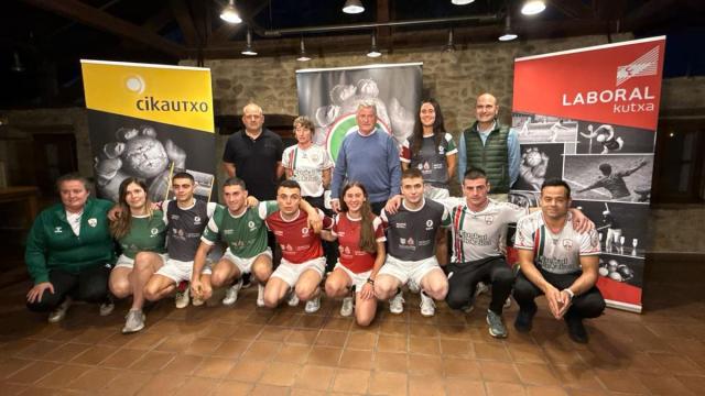 Los pelotaris que componen Euskal Selekzioa para el Mundial de frontball de Iztapalapa (México).