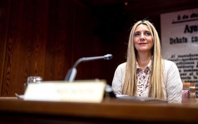 Claudia Montes, la Miss Asturias +40 2017 vinculada al exministro José Luis Ábalos, durante la comisión de investigación del Senado sobre el 'caso Koldo'.