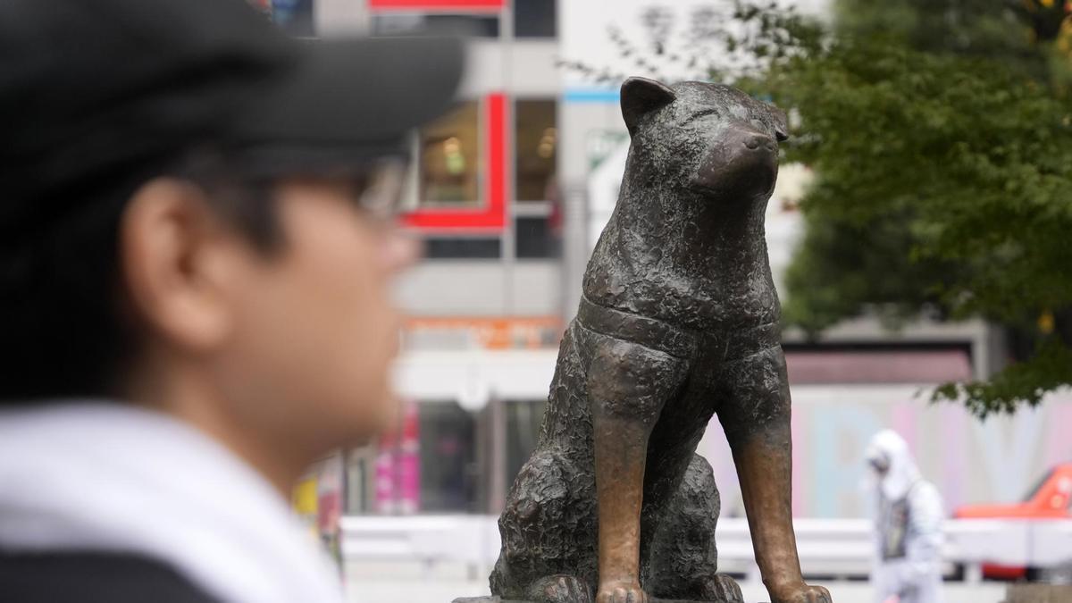 La estatua del perro Hachiko en la estación de Shibuya.