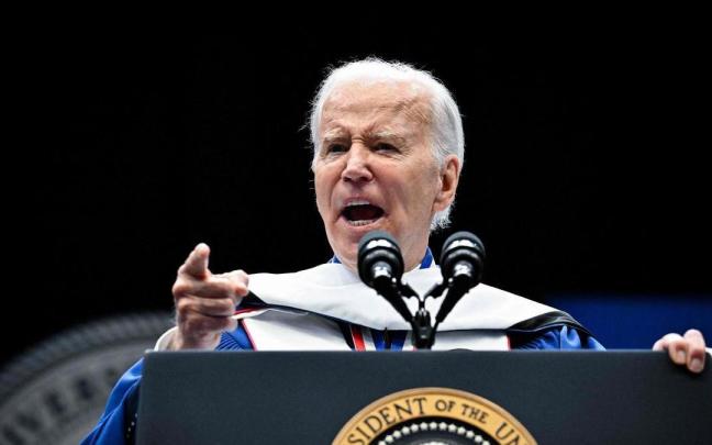 Biden interviene en el acto de graduación de la Universidad de Howard.
