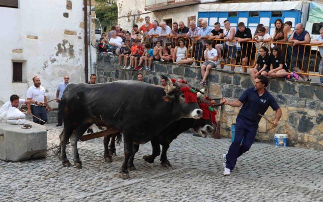 Errezilgo plaza izan zen Lekuona sariaren lekukoa larunbatean eta astelehenean. / Ibon Errazu Errezilgo plaza izan zen Lekuona sariaren lekukoa larunbatean eta astelehenean.