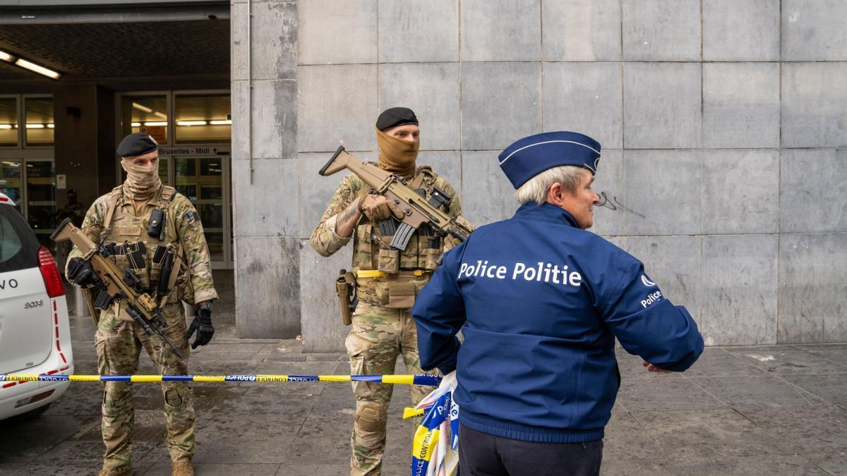 Soldados y agentes de policía belgas