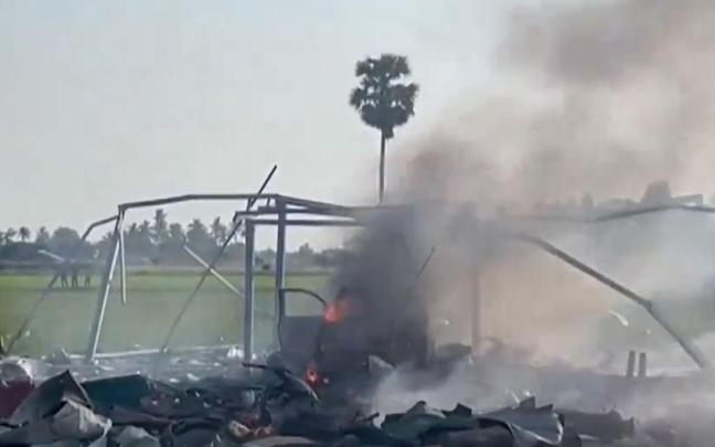 La fábrica ha quedado totalmente destruida.