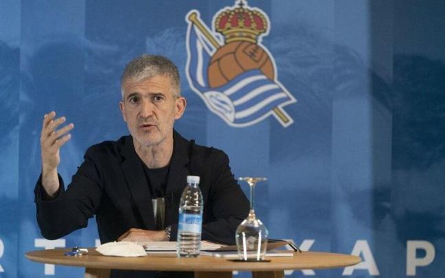 Roberto Olabe, durante una comparecencia ante los medios. / RUBEN PLAZA